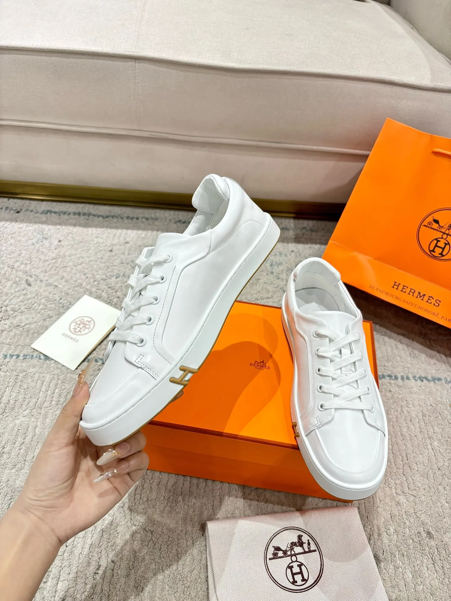 👟👟Ex-factory price 640👟👟 Men's model ➕10 Hermes·Hermès 2025ss new Lucky series men's leather loafers casual sports shoes for women Top version 🔝Original purchase, development and production👍🏻 This Hermès sports shoe is made of calfskin and suede goatskin, with iconic "H" details on the side, creating a dynamic and fashionable style. 💘 💜Material: original imported first-layer cowhide 💛Inner lining: original customized soft sheepskin 💚Sole: original molded non-slip TPU outsole ❤️Sole thickness: about 2.5cm 🤍Number of yards: 35-45👣 (40 for women and 45 for men, custom-made and non-refundable